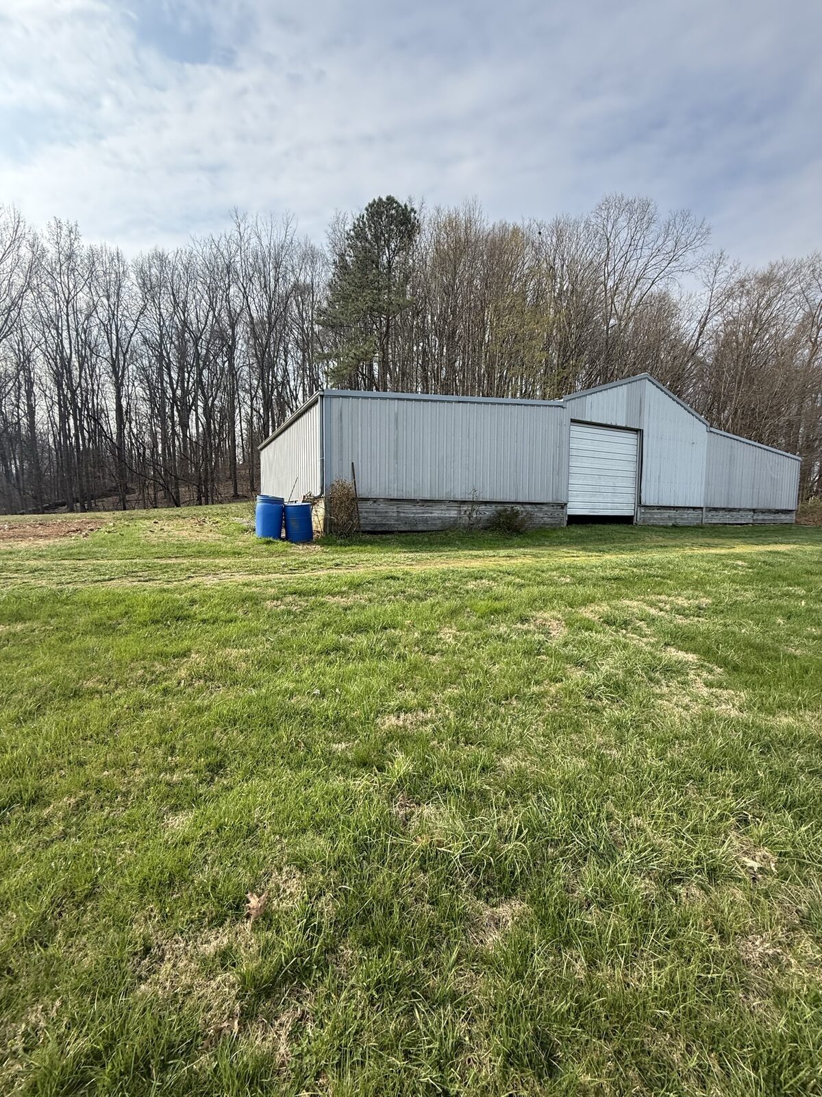 Metal Building in Blountville, TN by Rock's Painting (Before)